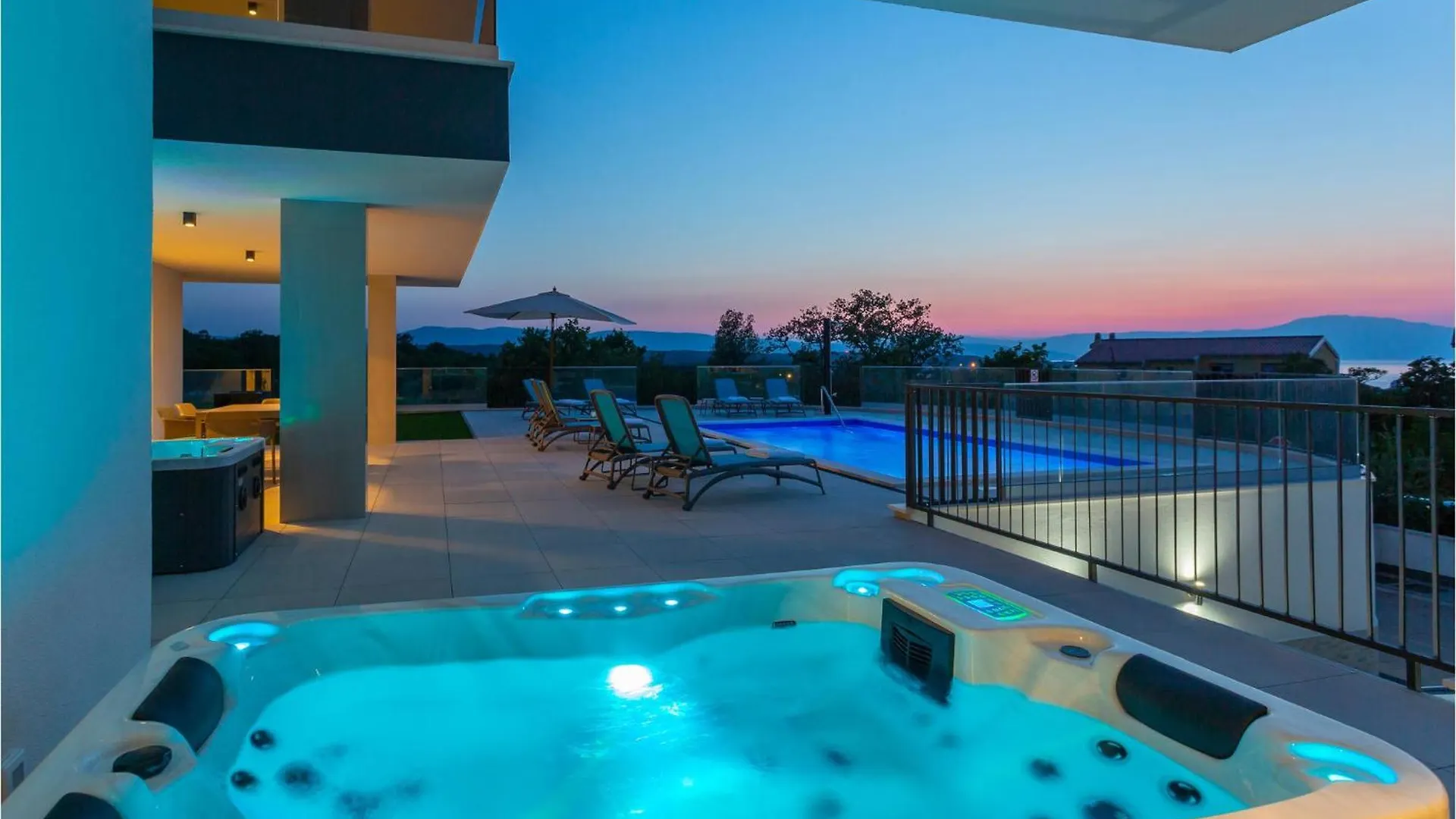 Pet Friendly Apartment In Malinska With Jacuzzi
