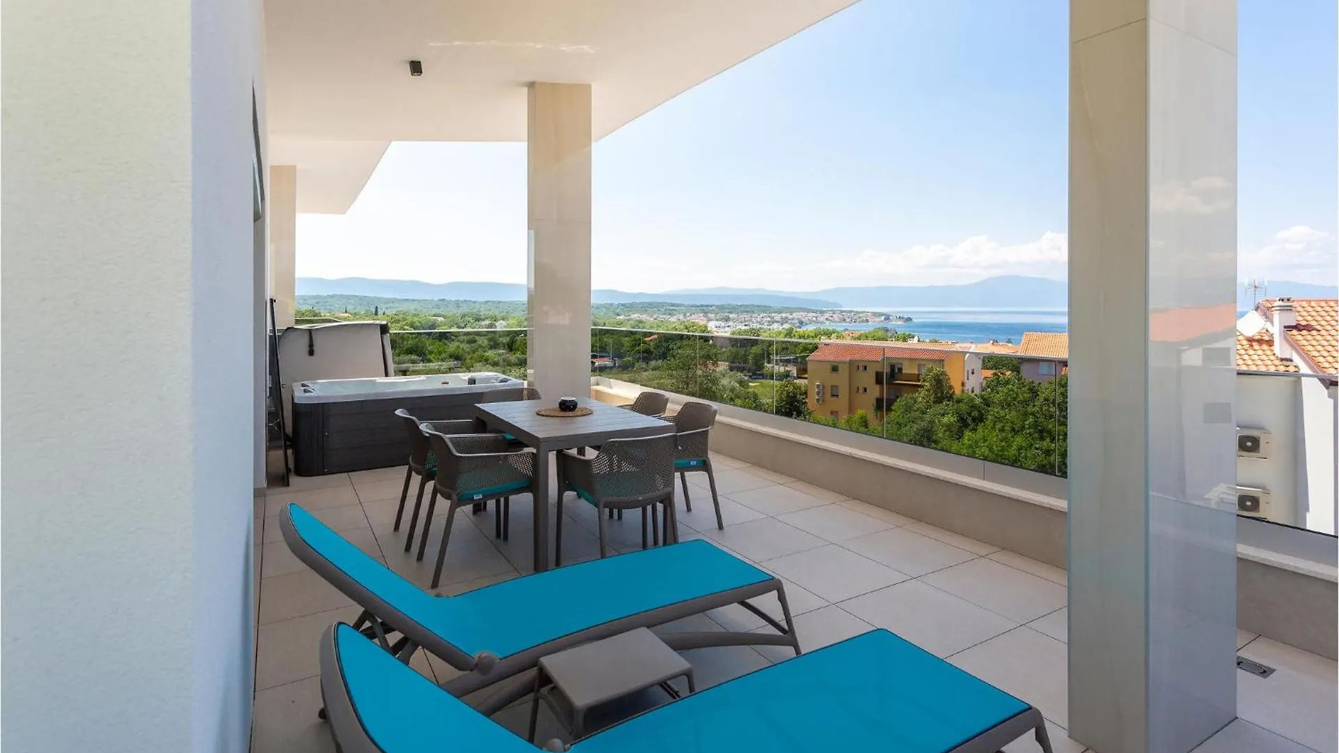 Pet Friendly Apartment In Malinska With Jacuzzi