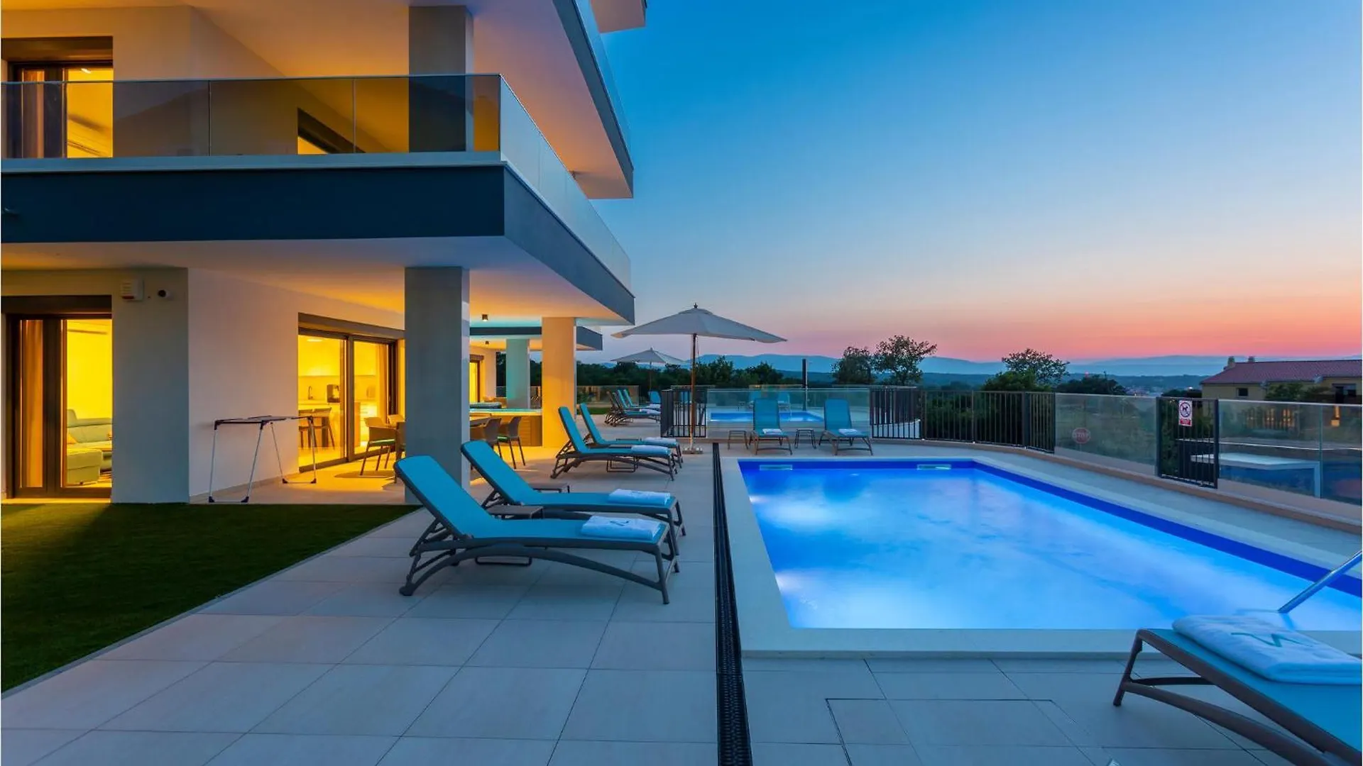 Pet Friendly Apartment In Malinska With Jacuzzi