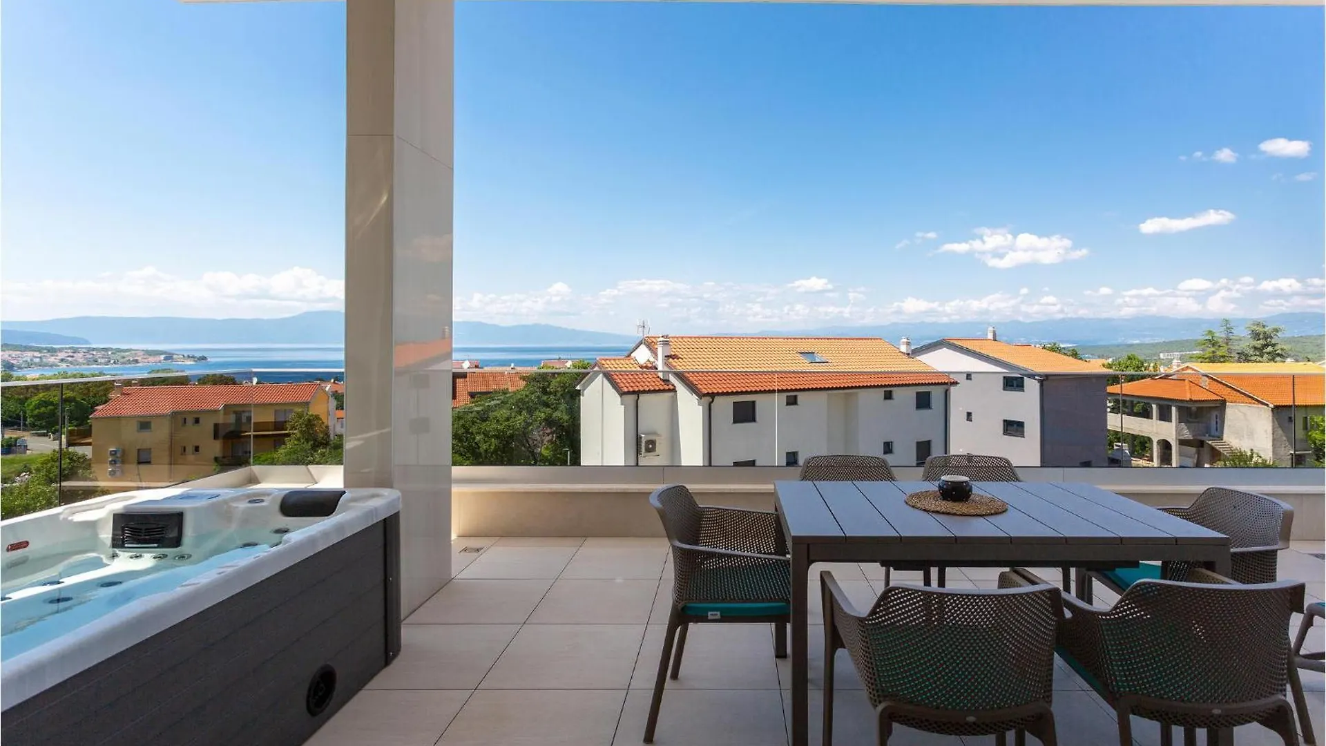 Pet Friendly Apartment In Malinska With Jacuzzi 0*,