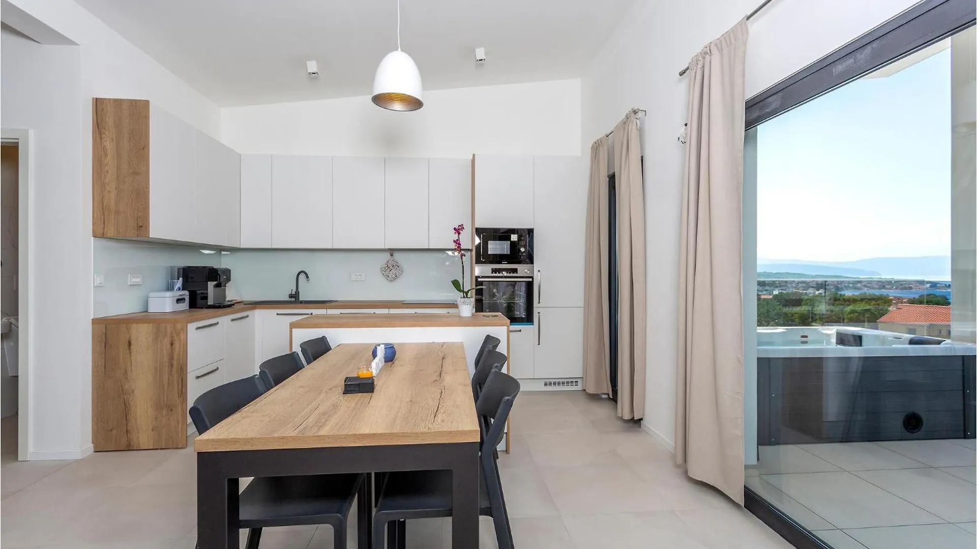 Pet Friendly Apartment In Malinska With Jacuzzi