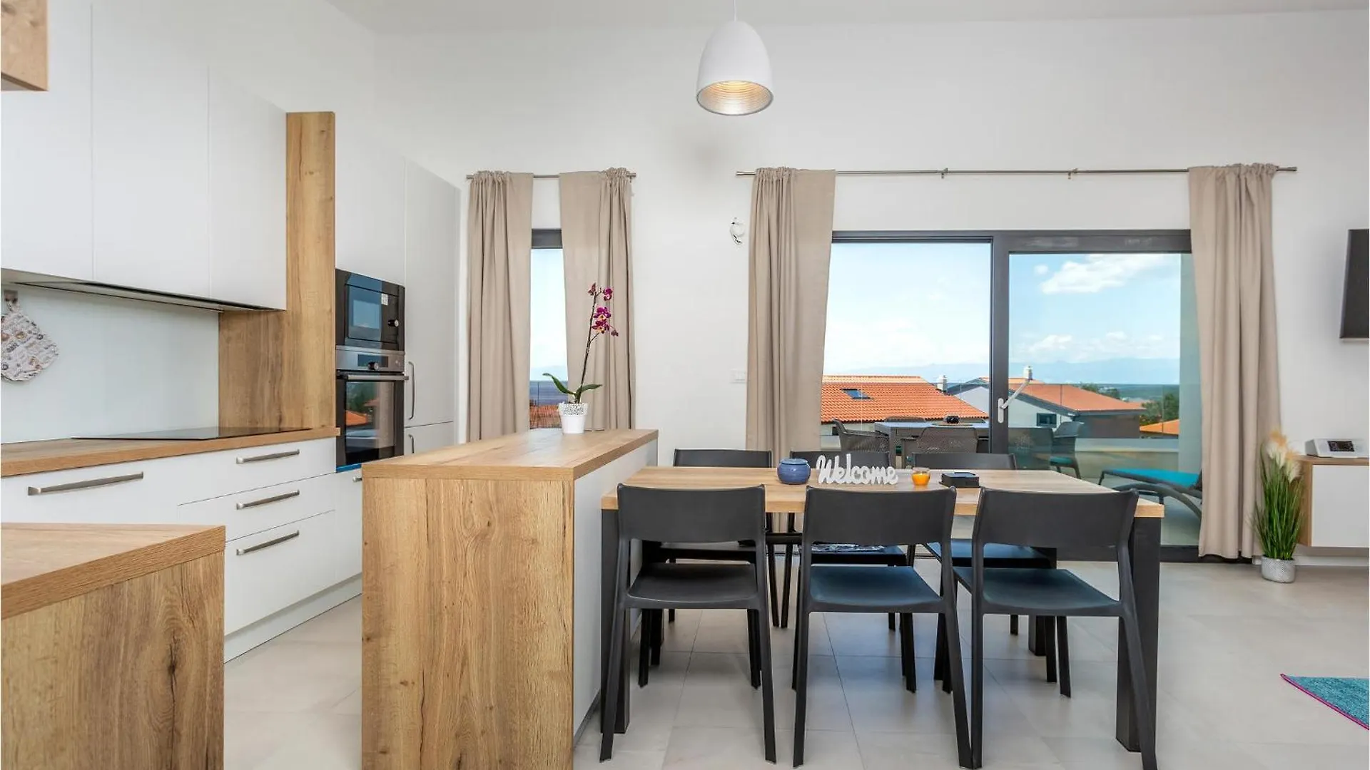 Pet Friendly Apartment In Malinska With Jacuzzi